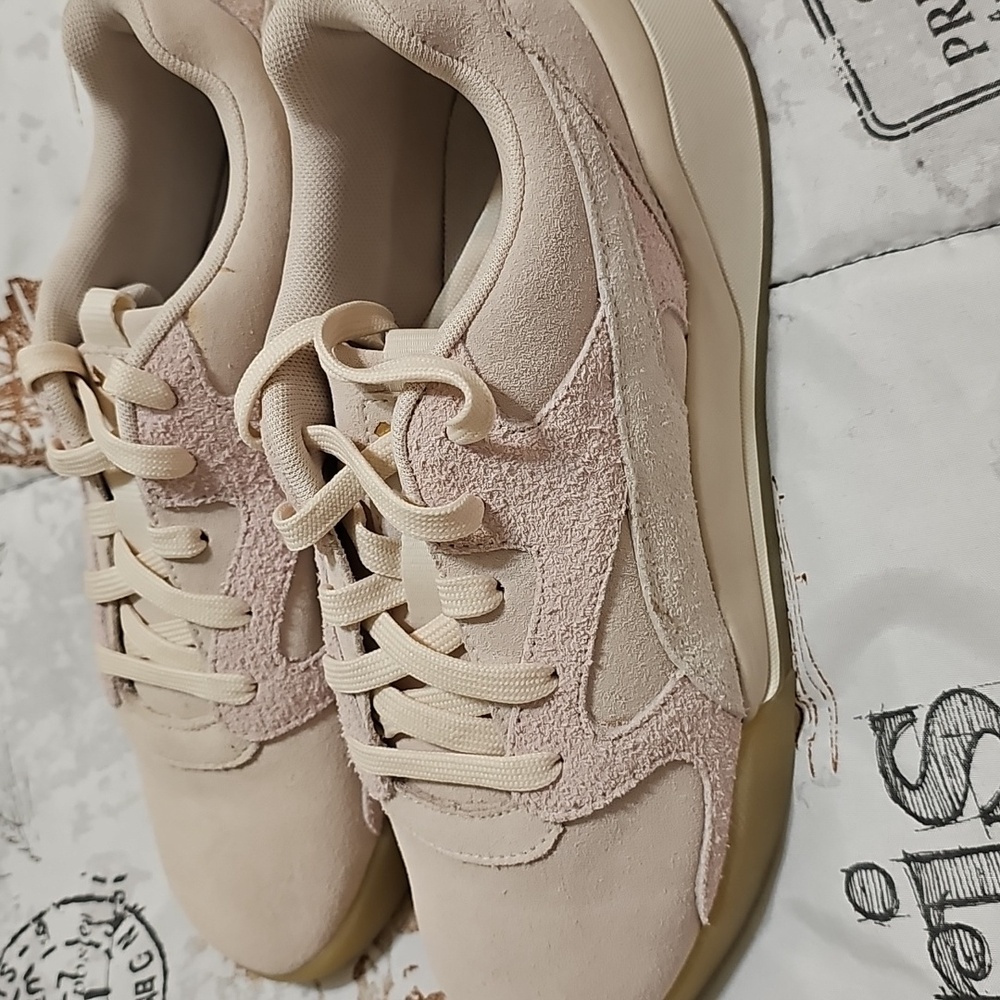 Puma - Picture 2 of 5